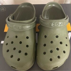 SOLD*** 💚☘️ CROCS (Olive Green)☘️🐊